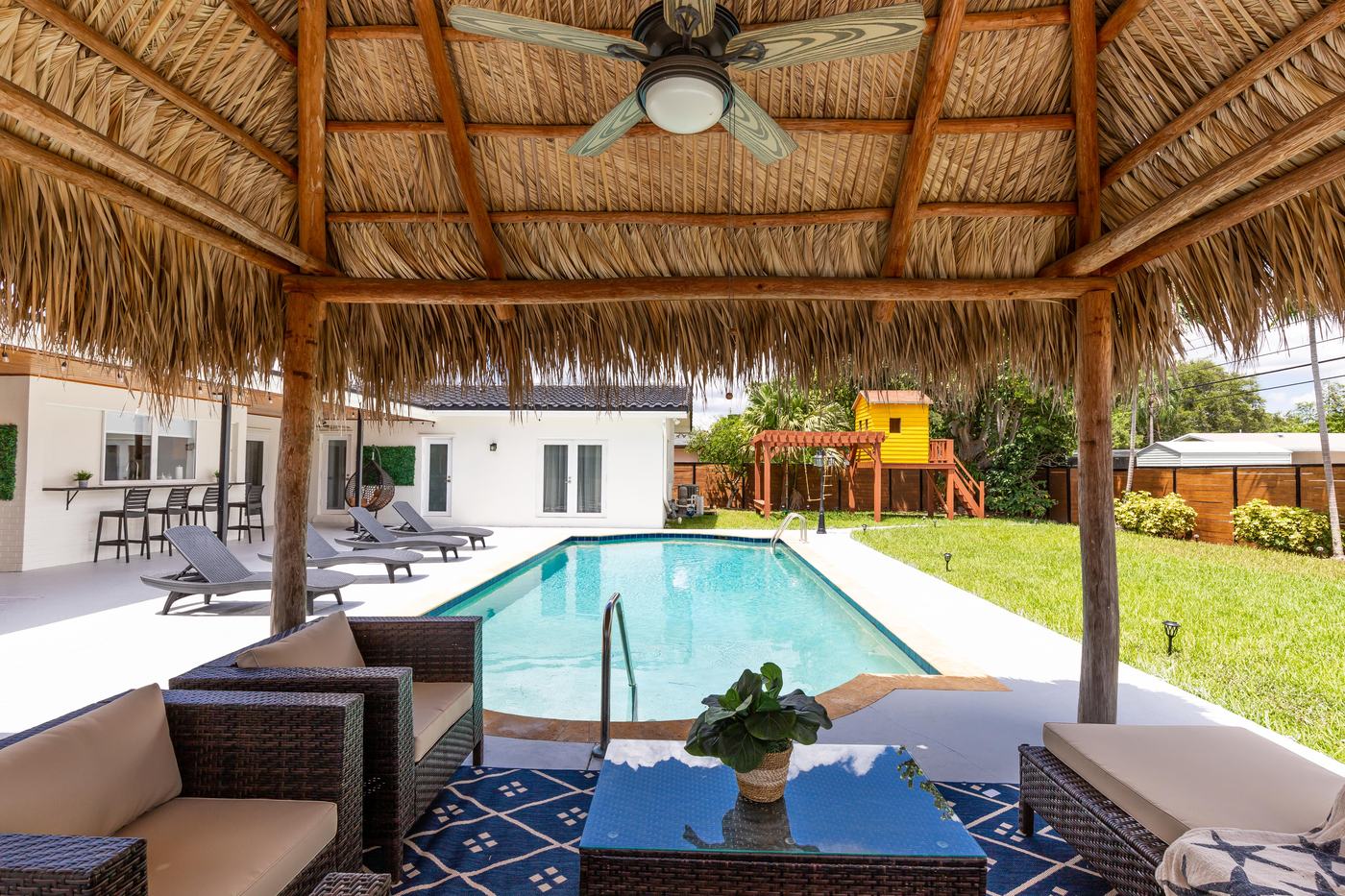 Spacious 5.5 BR Villa | Heated Pool, Grill, Tiki — photo 2