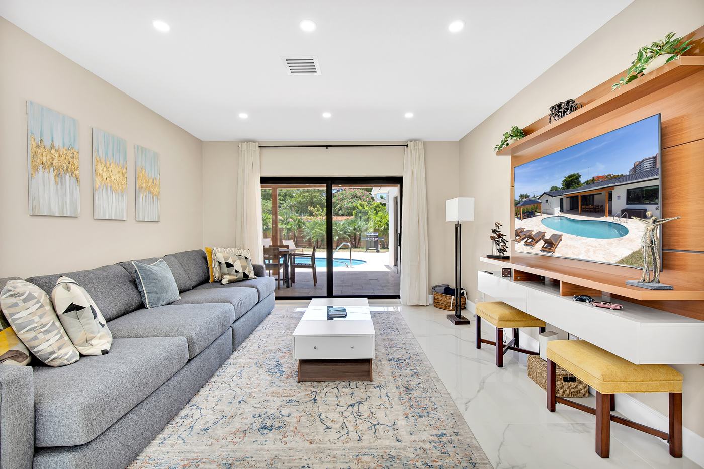Spacious 5.5 BR Villa | Heated Pool, Grill, Tiki — photo 5